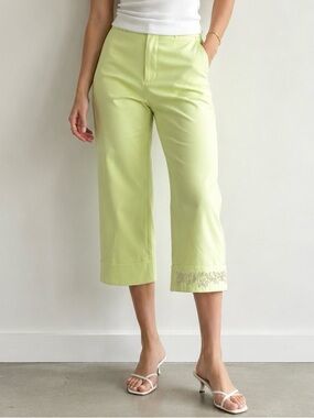 Size M-Light Lime Cropped Wide-Leg Capris.